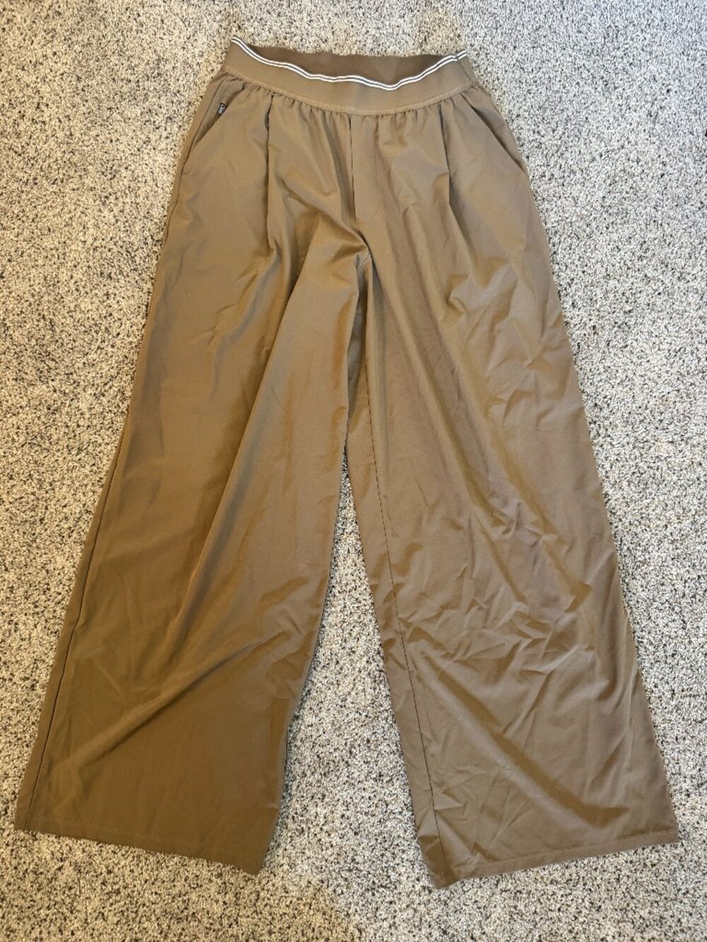Athleta Wide Leg Pants Medium Taupe Pull On Stretch Travel Casual Zip Pocket